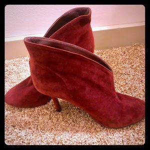 Vince Camuto plum booties 💜👠👑